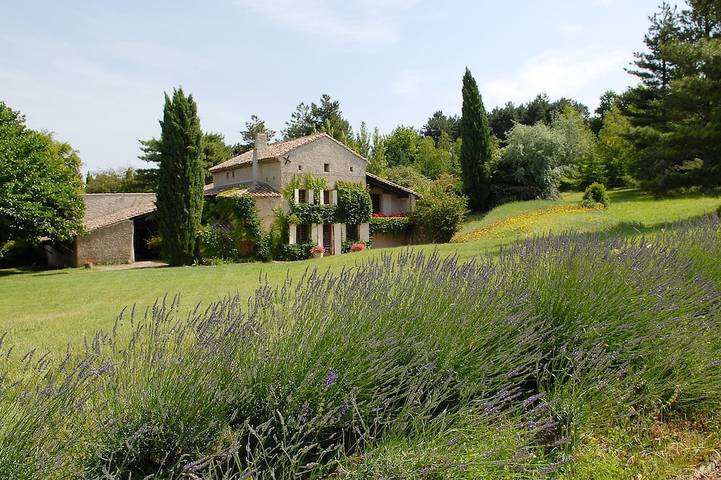 Location de vacances pour 10 personnes, avec balcon et jardin à Étoile-sur-Rhône