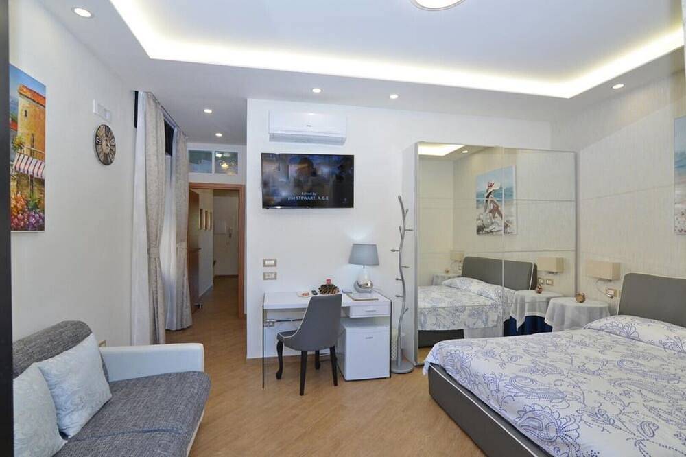 Suite Caserta Deluxe in der Nähe des Königspalastes von Caserta, Wifi, Netflix, Parkplatz ... in Caserta, Caserta Provinz