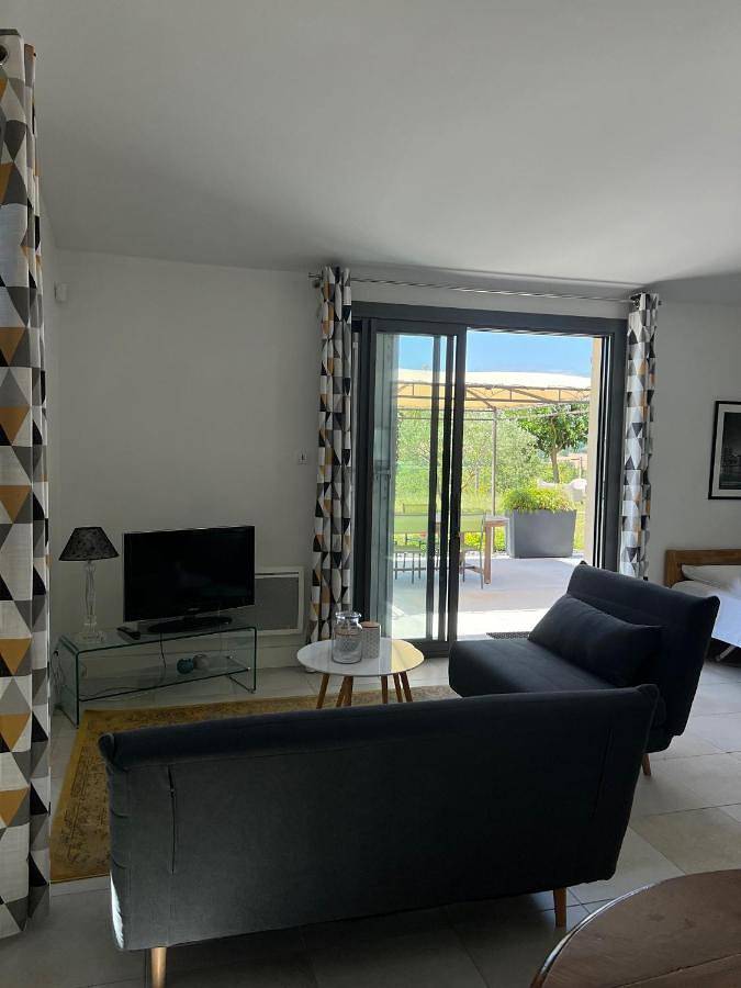 Location de vacances pour 3 personnes, avec jardin ainsi que piscine et vue à Crest - 3