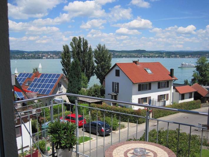 Ferienwohnung für 4 Personen, mit Balkon und Seeblick sowie Ausblick in Dingelsdorf