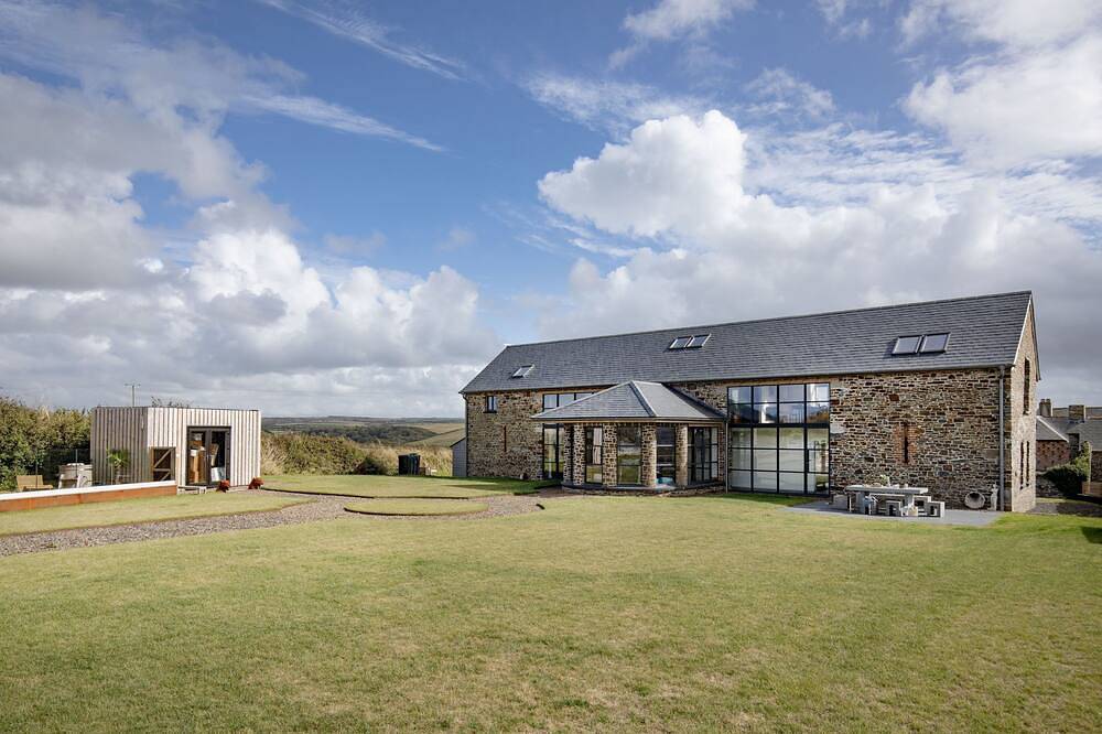 Berry Barn is a tranquil haven nestled in an Area of Outstanding Natural Beauty in Hartland, Hartland Devon Heritage Coast
