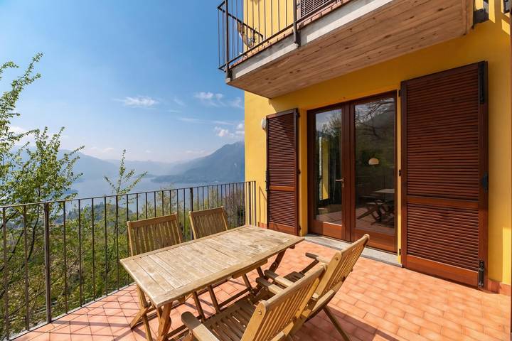 Gîte pour 6 personnes, avec vue sur le lac ainsi que piscine et terrasse, animaux acceptés dans Perledo - 2