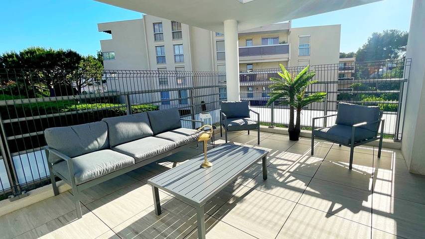 Appartement de vacances pour 4 personnes, avec Piscine à Antibes