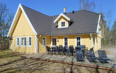 Ferienhaus für 14 Personen, mit Sauna und Whirlpool sowie Terrasse und Garten, mit Haustier auf Öland