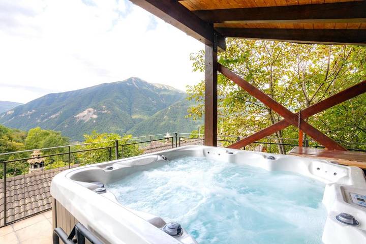 Apartamento para 2 personas, con Jacuzzi además de Terraza y Jardín en Parque nacional de Ordesa y Monte Perdido