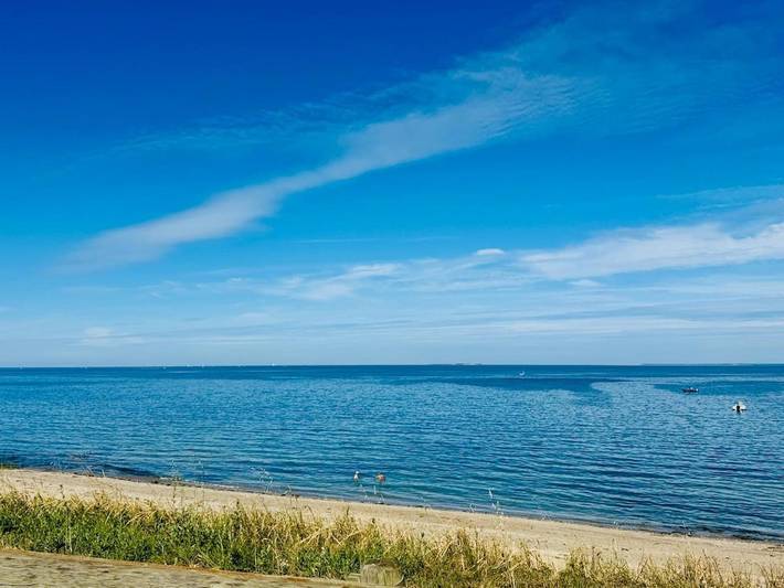 Camping pour 8 personnes, avec jardin et bassin pour enfant ainsi que jacuzzi et piscine