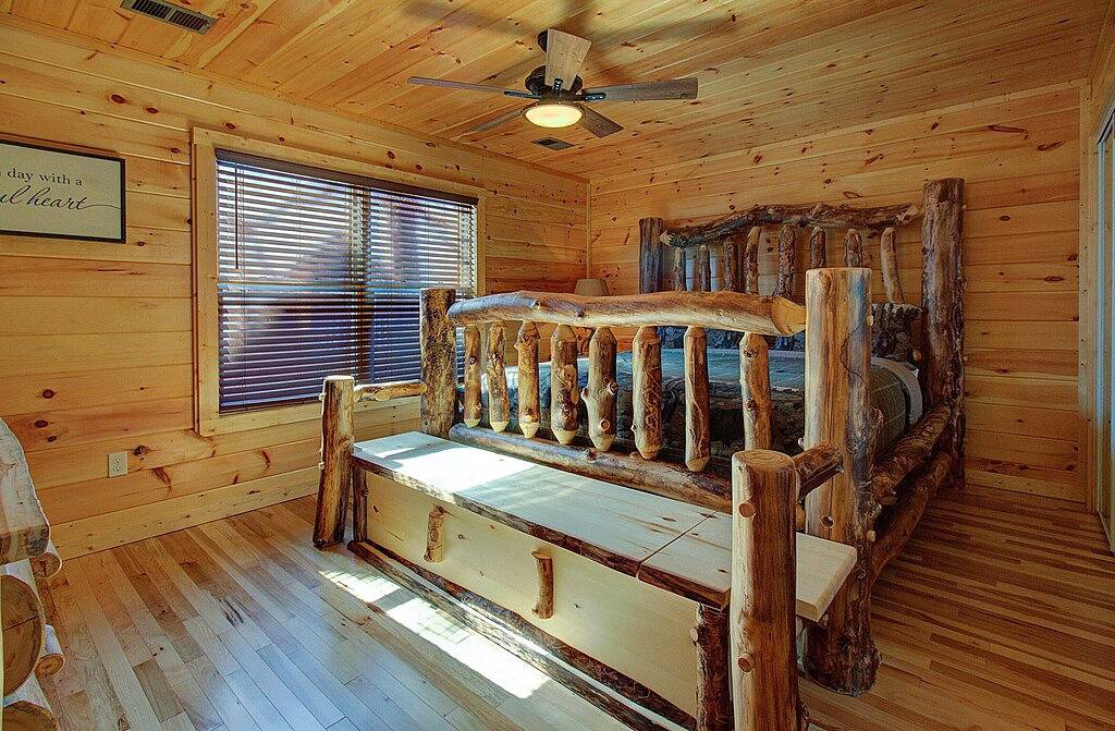 Close To Pigeon Forge Attractions/ Seasonal Outdoor Pool/ Perfect For Families! in Pigeon Forge, Sevier County