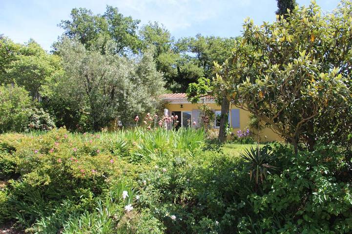 Gîte pour 4 personnes, avec terrasse et jardin
