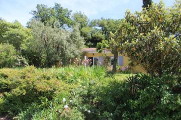 Gîte pour 4 personnes, avec jardin et terrasse à Cabrières-d'Aigues