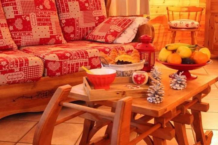 Spacieux Gîte Proche Forêt avec Sauna, Baby Foot et Activités Extérieures - À 10 min de Remiremont in Saint-Nabord, Région d'Épinal