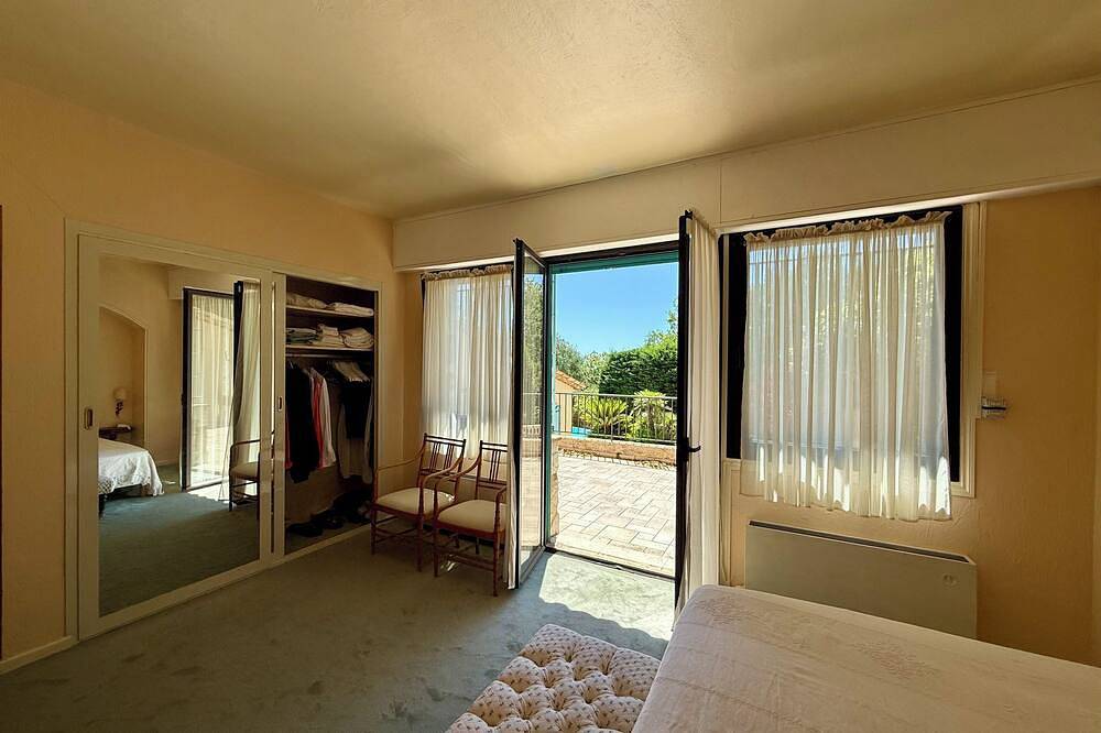 Charming 5-Bedroom Villa with Sea View, Garden & Pool – Côte d’Azur Escape in Châteauneuf-Grasse, Cannes region