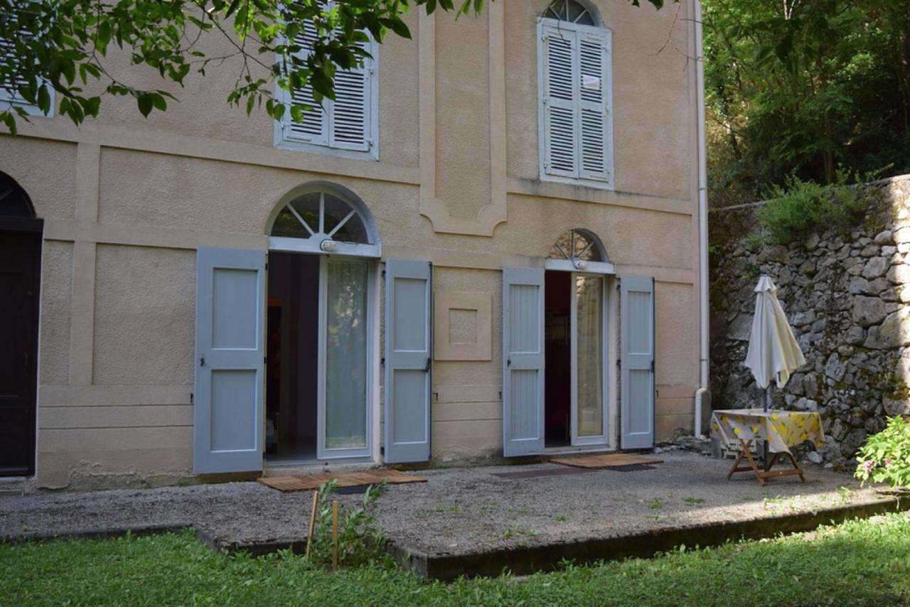 Appartement entier, Appartement de plain pied , jardin et grande terrasse in Ussat, Ariège