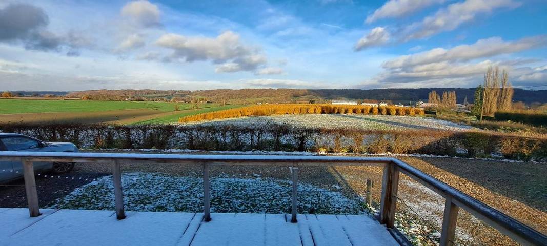 Location de vacances pour 2 personnes, avec Terrasse ainsi que Jardin et Vue dans Teuven