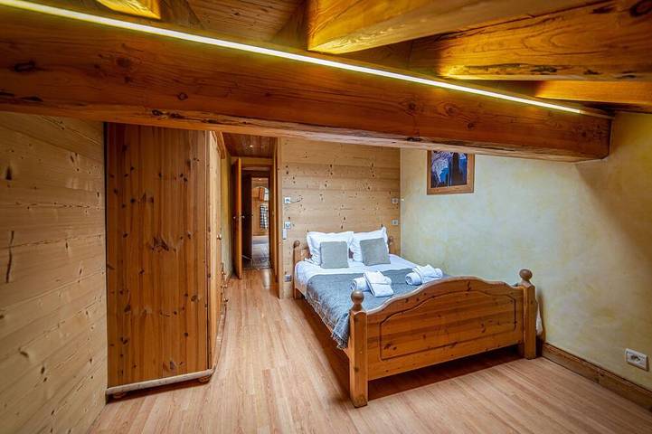 🏔️ Exceptional chalet, 350 m² – sleeps 18 – Jacuzzi, sauna & panoramic view in Champagny-en-Vanoise, Vanoise-Massiv