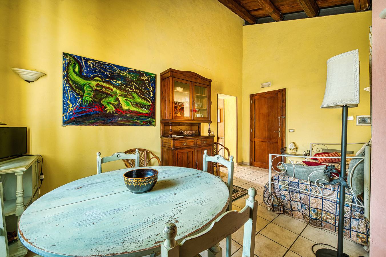 Entire apartment, Apartment 'Il Grappolo E La Rosa Tea' with Shared Garden and Wi-Fi in Montefalco, Perugia Province