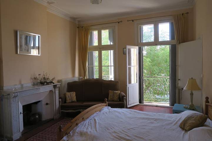 Gracieuse grande maison dans le village historique de Languedoc in Cruzy, Côte méditerranéenne (France)