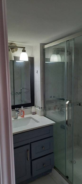 Bed And Breakfast for 3 Guests in Windsor (Ontario), Ontario, Picture 2