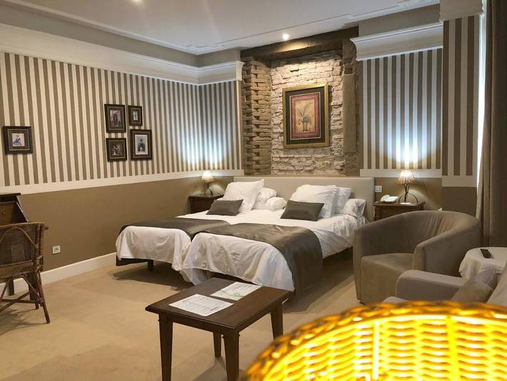 Hotel para 2 personas, con terraza además de jardín y jacuzzi - 1