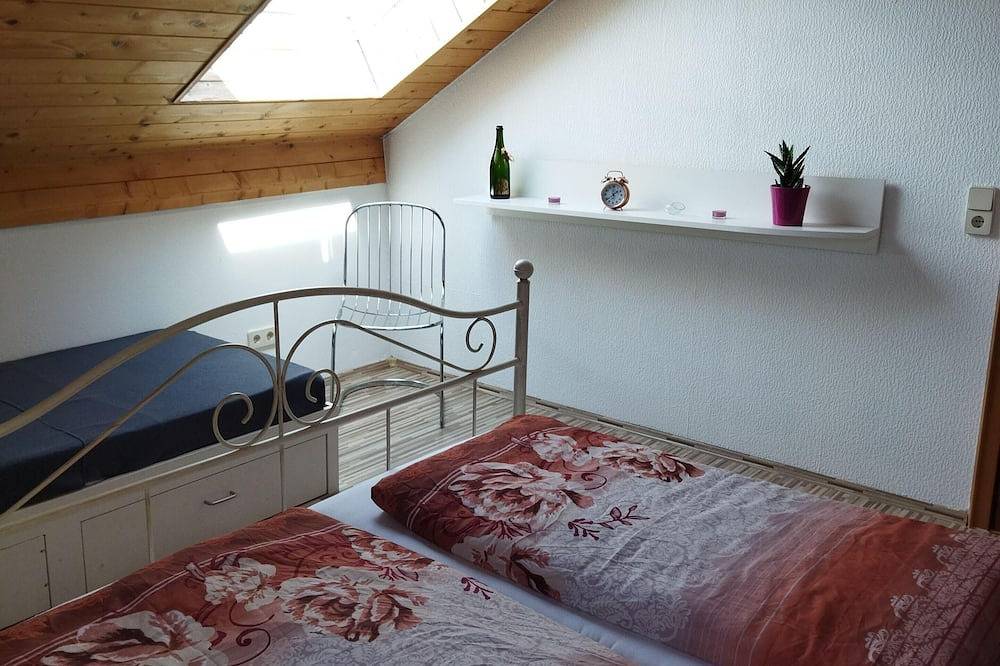 Ganze Wohnung, Schöne Atelierferienwohnung mit Balkon a. d. Donau in Winzer, Bayerisches Donautal