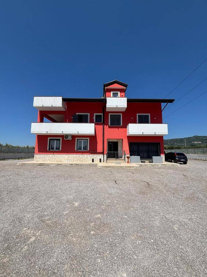 Appartamento per 4 persone, con panorama e giardino, con animali domestici a Montecorvino Rovella