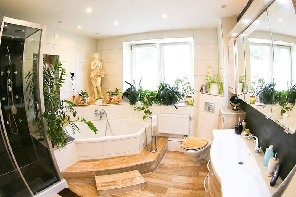 Ganze Wohnung, Große Ferienwohnung mitten im Grünen in Warnow - West, Rostock und Umgebung