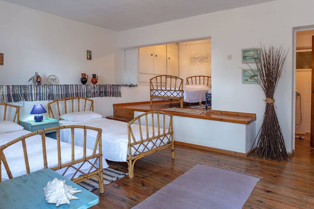 Alonissos Villa (Mare Nostrum), Sea Front, Private Pool, Family Friendly in Alonissos