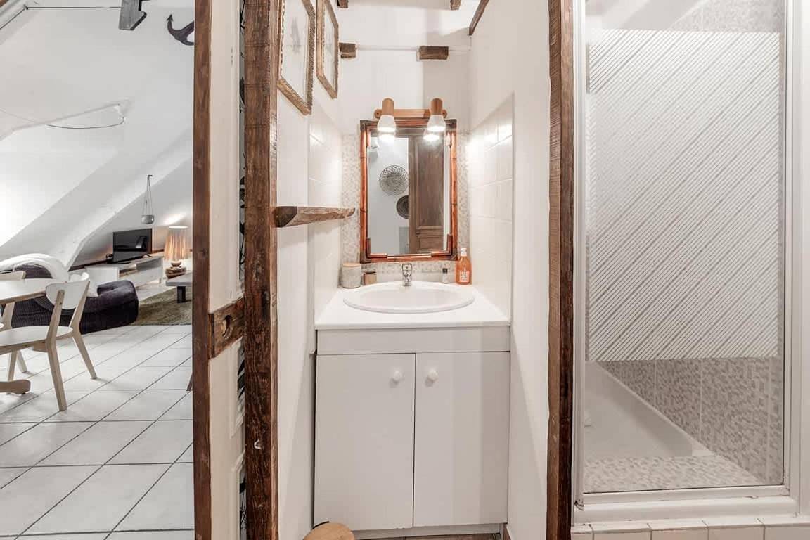 Appartement entier, Le 38 - Studio atypique au coeur de Cancale in Cancale, Baie du Mont-Saint-Michel