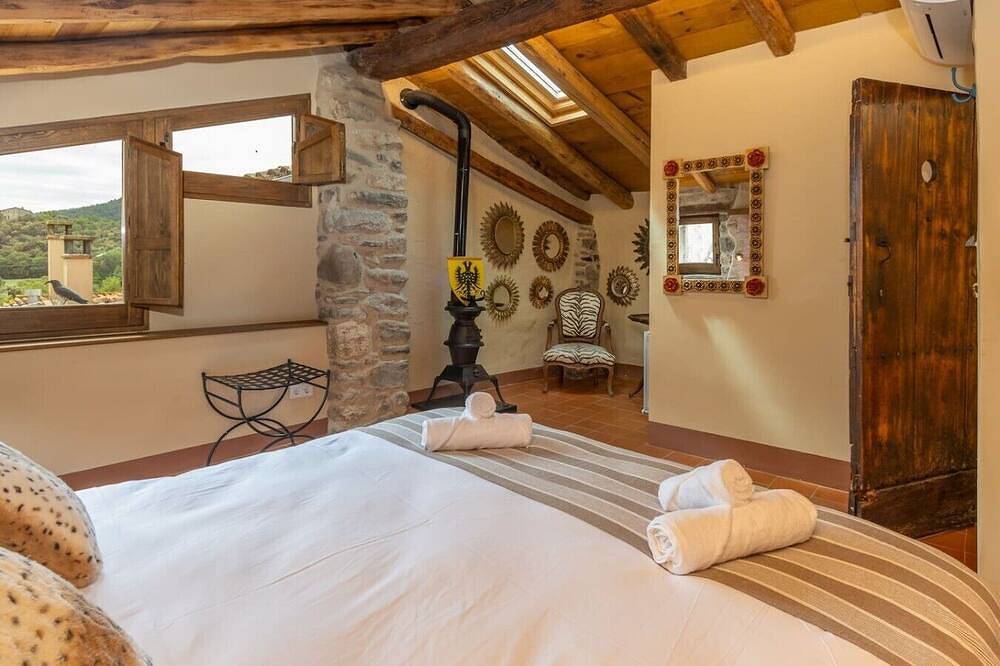 Refugio Medieval Besalú | Wifi | 2 hab | 2 baños in Besalú, Garrotxa