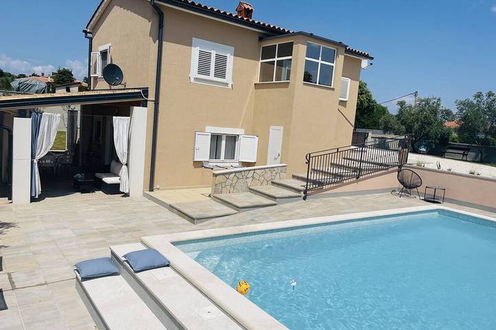 Ferienhaus für 8 Personen, mit Terrasse und Garten, mit Haustier