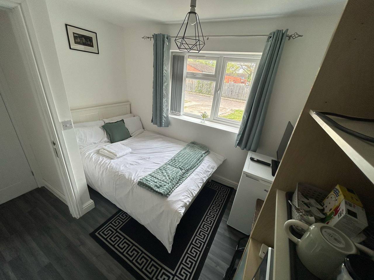 Entire studio, Private Room, Sleeps 2 with Ensuite & Parking in Birmingham, Birmingham Area