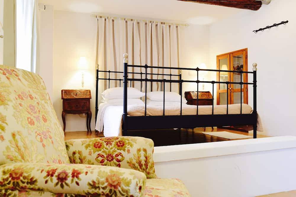 Wunderschön restauriertes Dorfhaus mit sonniger Terrasse und Blick auf die Kirchengärten in Sablet, Vaucluse