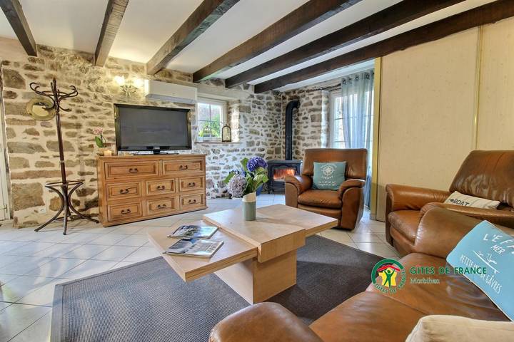 Gîte pour 4 personnes, avec jardin ainsi que terrasse et piscine