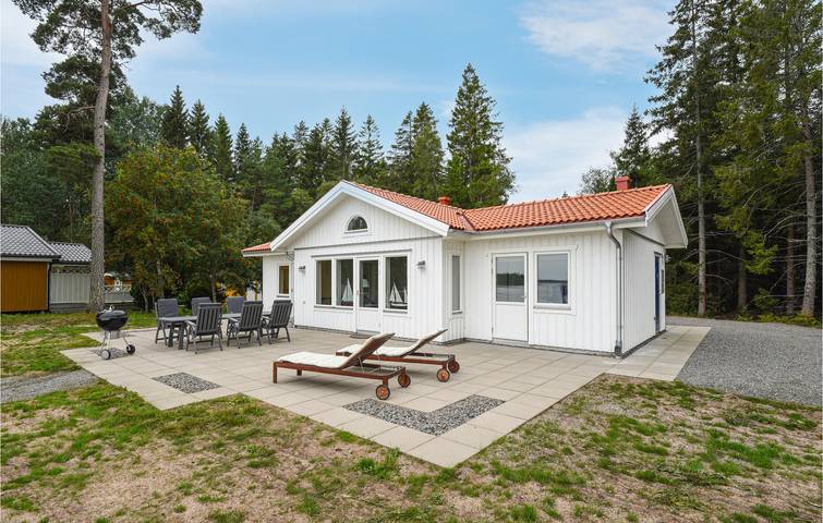 Ferienhaus für 7 Personen, mit Terrasse und Garten sowie Seeblick am Vänern