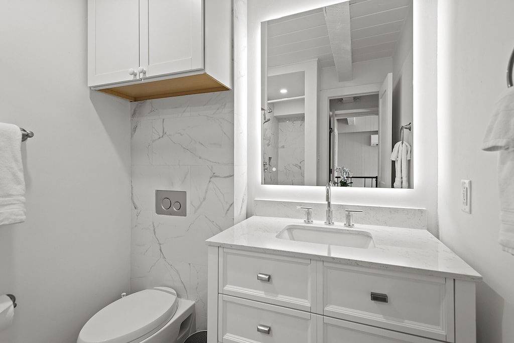 Ganze Wohnung, 3 Bed/3 Bath In Town Aspen Luxury King & 2 Queen Bed W/D Ac Parking Balcony Wifi in Aspen, Aspen Snowmass