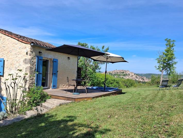 Gîte pour 2 personnes, avec Jacuzzi ainsi que Terrasse et Jardin à Souel
