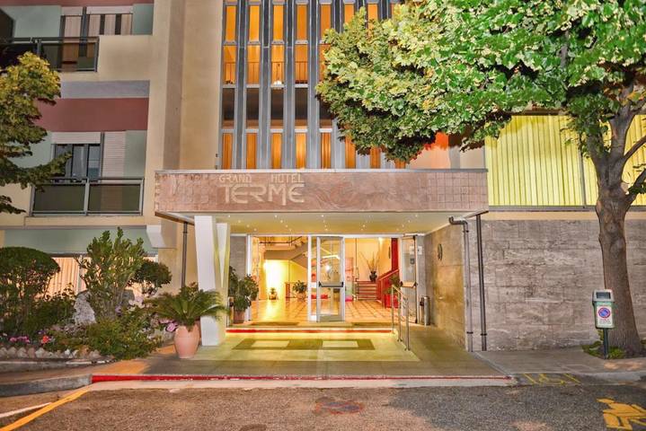 Hotel per 3 persone, con giardino e piscina, con animali domestici - 1