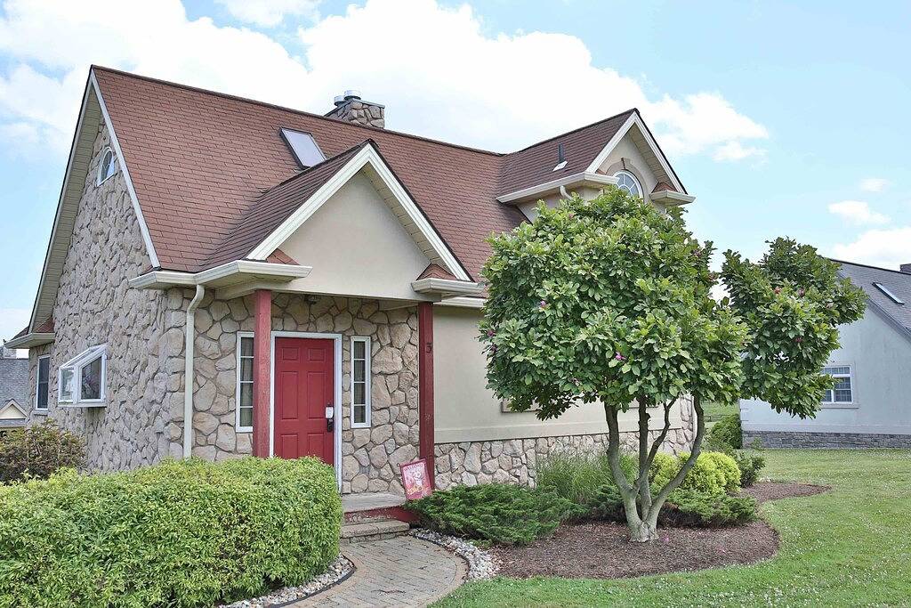 Delightful Cottage With Seasonal Pool/Hot Tub in Holmes County