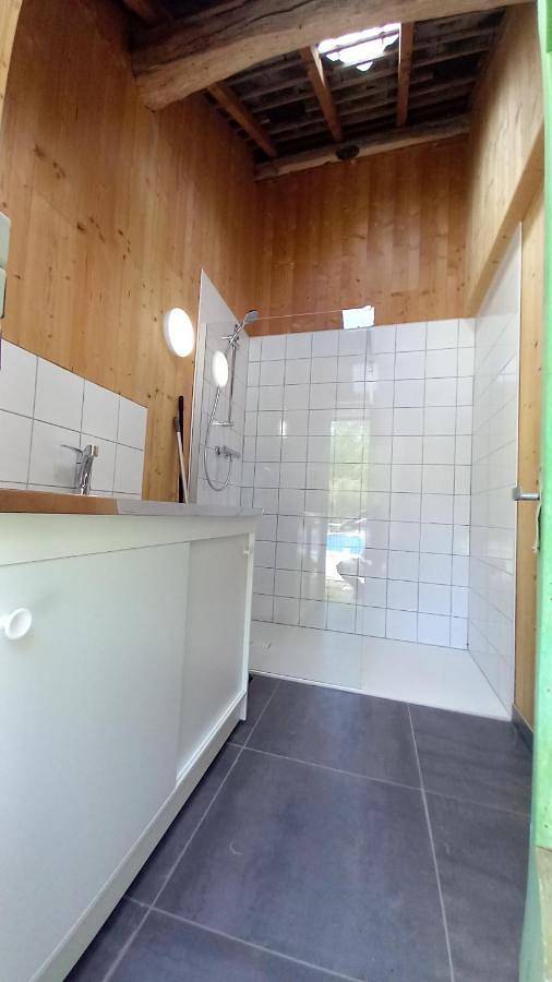 Tente pour 4 personnes, avec piscine et jardin ainsi que terrasse et vue dans Nièvre - 3