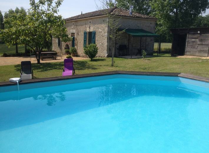 Gîte pour 6 personnes, avec jardin ainsi que piscine et terrasse, animaux acceptés à Villeréal