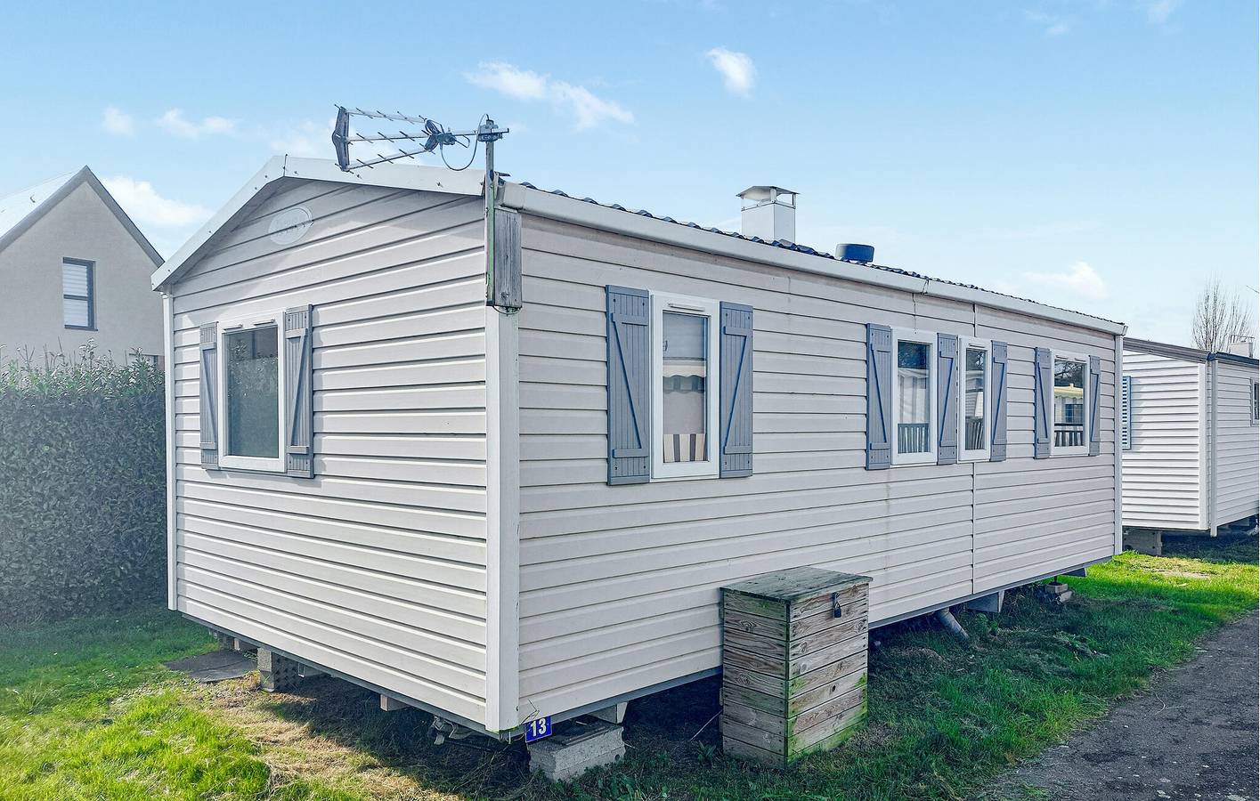 Charmant mobil-home avec piscine, jardin et accès à la plage à 2,5 km in Cancale, Baie du Mont-Saint-Michel