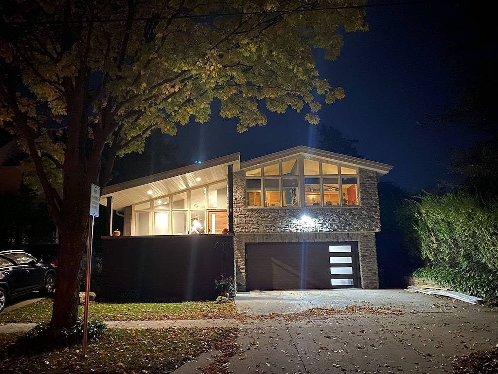 Luxurious Mid-Century Modern close to Camp Randall Stadium in Madison, Dane County