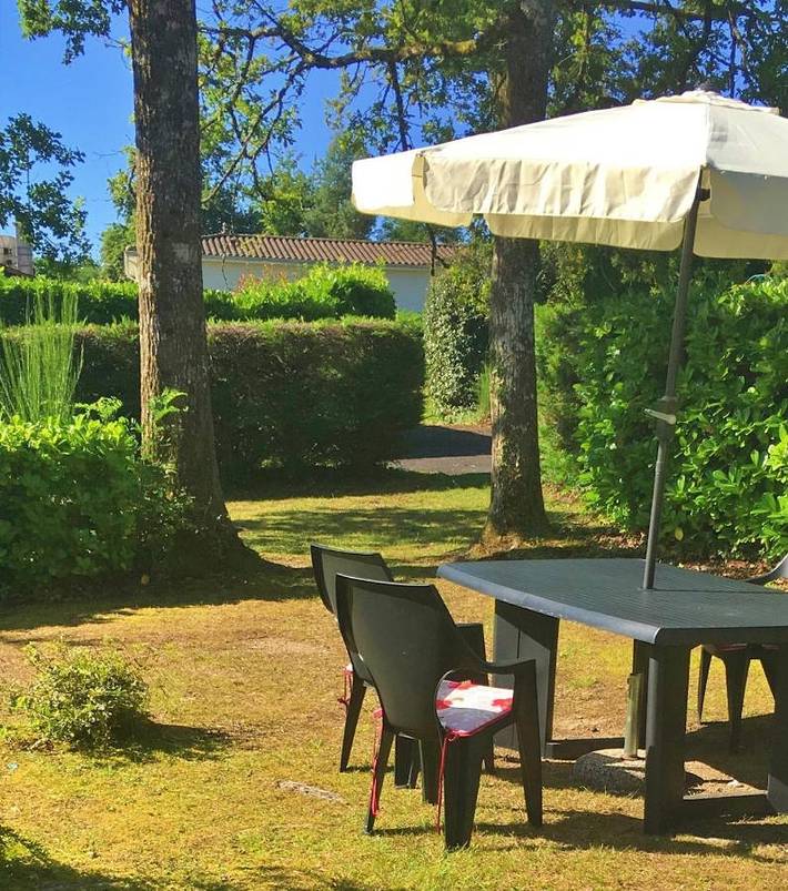 Location de vacances pour 6 personnes, avec jardin ainsi que piscine et vue à Écuras - 2
