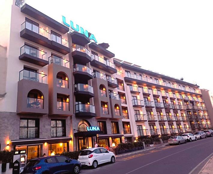 Appart’hôtel pour 5 personnes, avec piscine ainsi que balcon et jacuzzi