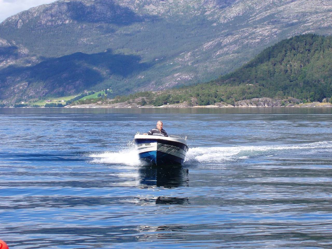 Schöne Hütte, Norwegen am Harangerfjord, 20 Ps Motorboot mietbar, Fjordpanorama. in Hardangerfjord