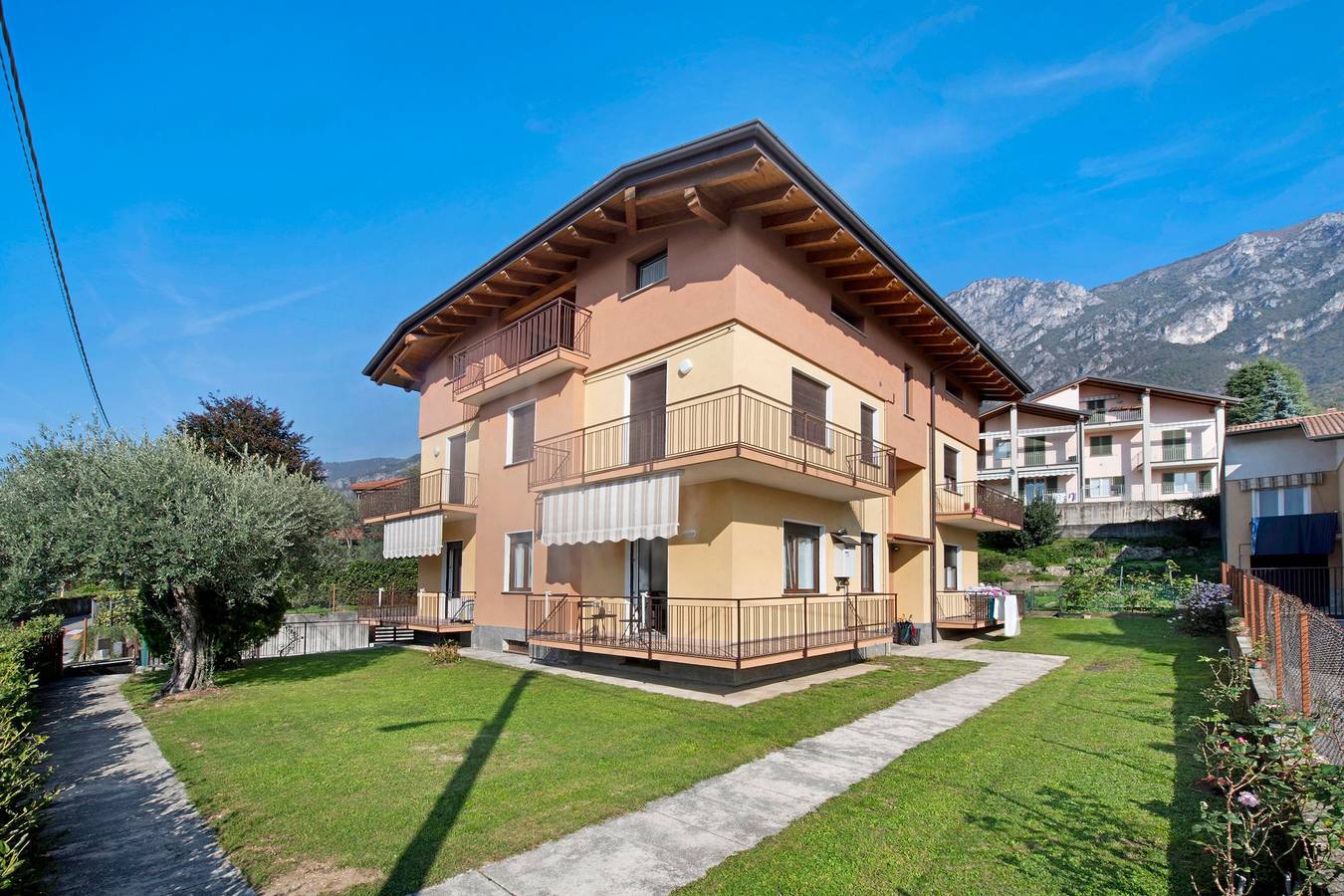 Appartamento intero, Appartamento per le vacanze "Sibi Apartment" con Wi-Fi e giardino in Lierna, Prealpi Bergamasche Occidentali