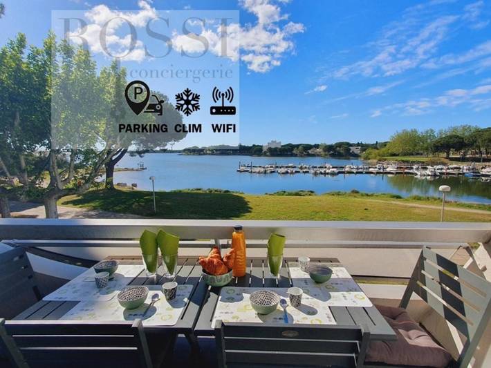 Gîte pour 4 personnes, avec Terrasse ainsi que Vue sur le lac et Vue dans Port Gregau