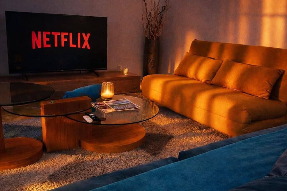 Entire apartment, Comfortable flat – Swimming pool, boules court & peaceful setting in Pertuis in Pertuis, Parc naturel régional du Luberon