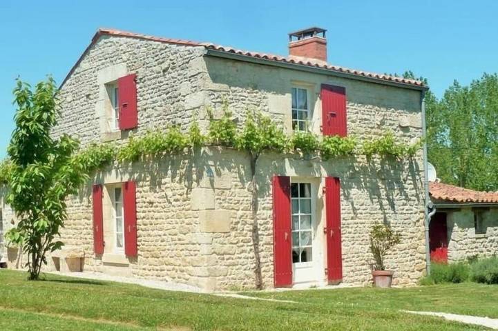 Gîte pour 4 personnes, avec Terrasse et Piscine à Chaix