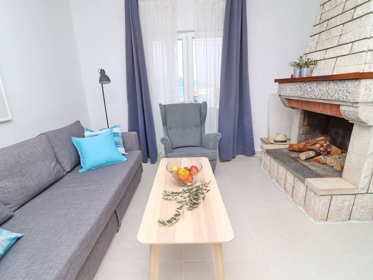Holiday Home Rosemary-Three Bedroom Holiday Home with Terrace and Partial Sea View in Komarna, Dubrovnik-Neretva