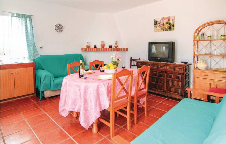 Beachside Apartment with Pool & Parking in Punta Lara (Nerja), Nerja